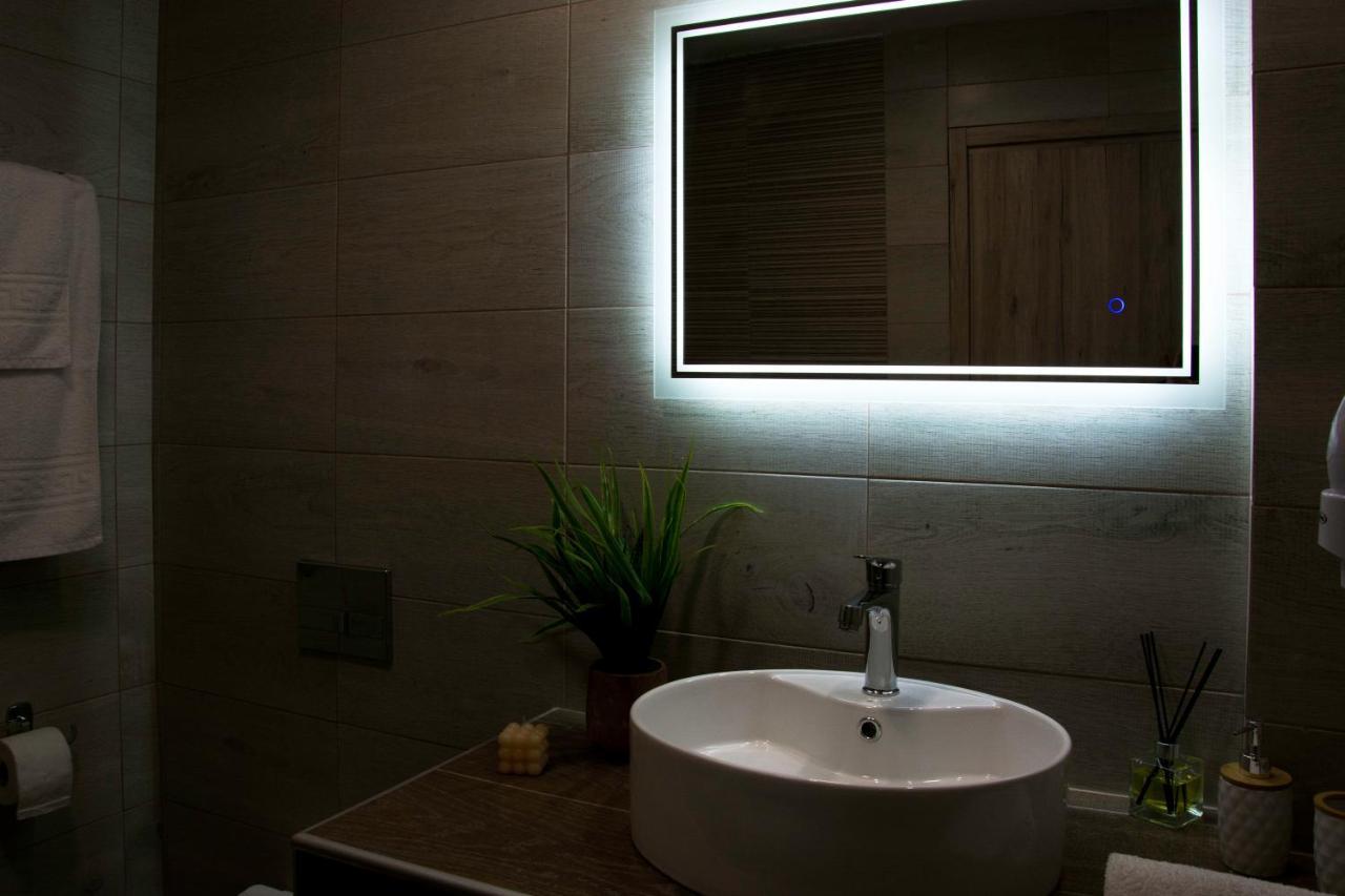 Big Max Guesthouse กาวอส ภายนอก รูปภาพ